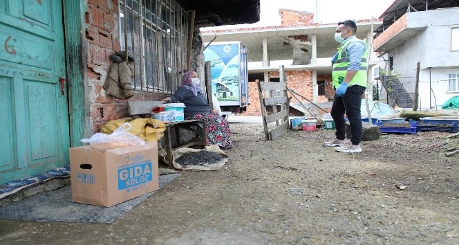 Fatsa’da karantinadaki 400 haneye gıda paketi