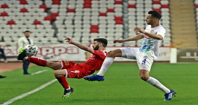 Süper Lig: FT Antalyaspor: 1 - Çaykur Rizespor: 2 (İlk yarı)