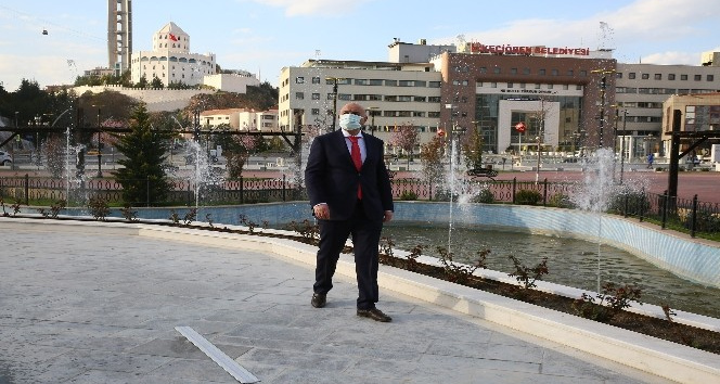 Havalar ısındı, Türk Dünyası Su ve Gül Meydanı canlandı