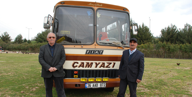 Ekmek teknelerini 30 yıl sonra karşılarında gördüler, gözyaşlarını tutamadılar