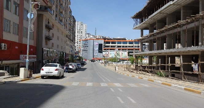 Mardin’de cadde ve sokaklar sessizliğe büründü