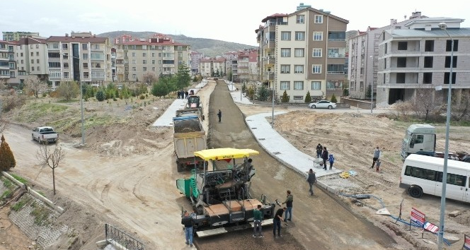 Gazi Caddesinde sıcak asfalt öncesinde PMT serimine başlandı