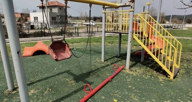 Yenice’de çocuk parkına çirkin saldırı