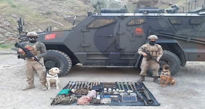 Çukurca’da PKK’ya darbe: Çok sayıda silah ve mühimmat ele geçirildi