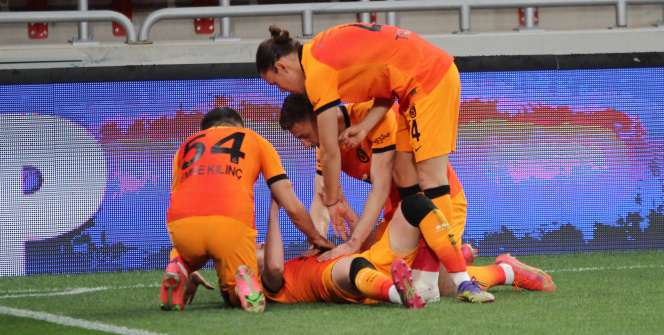 Süper Lig: Göztepe: 1 - Galatasaray: 3 (Maç sonucu)- Maçtan kareler