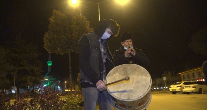 77 yıllık geleneği davul zurna eşliğinde “türkülerle” yaşatıyorlar