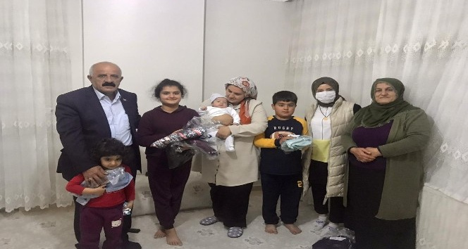 Türkiye Gaziler ve Şehit Aileleri Vakfı Midyat Şubesi şehitler haftası nedeniyle ihtiyaç sahiplerine giyecek yardımı yaptı