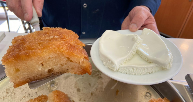 Ramazan sofralarının vazgeçilmez tatlısı: Kaymaklı ekmek kadayıfı