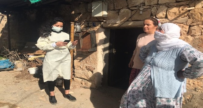 Vaka sayılarının düşmediği Siirt’te sağlık ekipleri kapı kapı gezerek aşılama çalışmalarına başladı