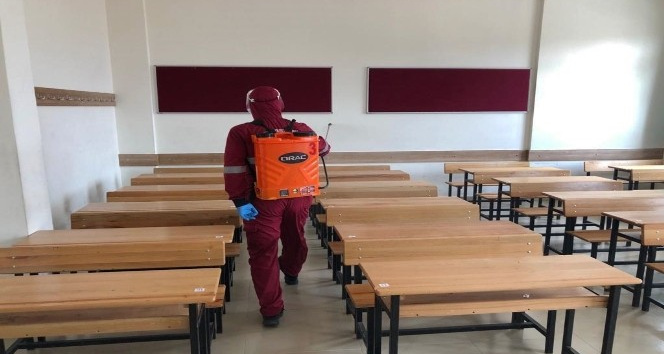 Sağlıklı eğitim için Keçiören’de okullar dezenfekte edildi