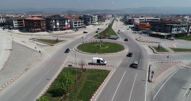 Işıklı bordürler kavşaklara renk kattı
