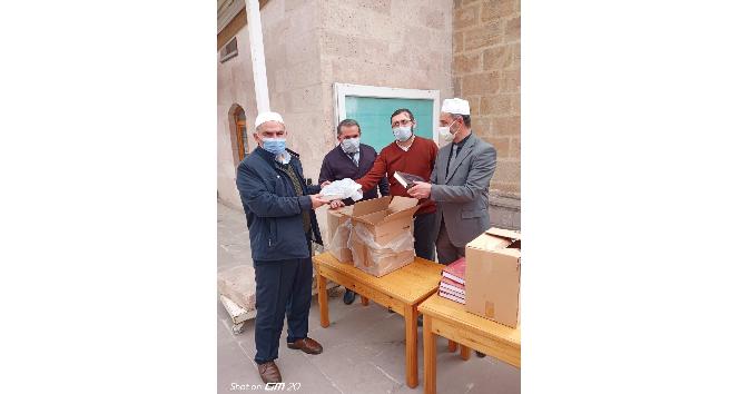 Posof’ta 250 kişiye Kur’an-ı Kerim hediye edildi
