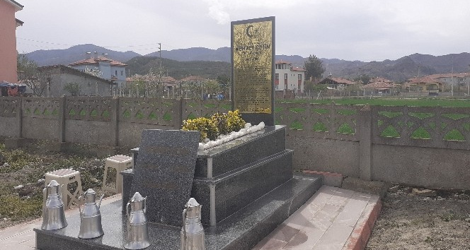 Kurtuluş Savaşı kahramanı için anıt mezar yapıldı