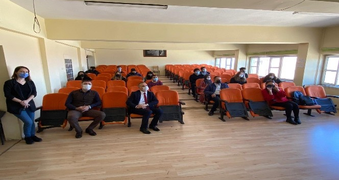 Zonguldaklı diyetisyen korona virüs hastalarının ardından öğrencileri de bilgilendirdi