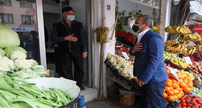 Vali, berber koltuğunda