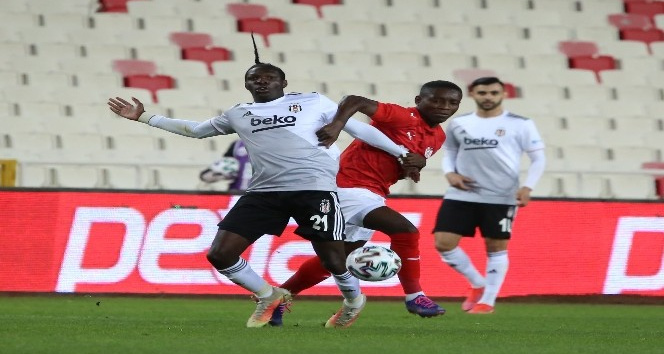Süper Lig: D.G. Sivasspor: 0 - Beşiktaş: 0 (İlk yarı)