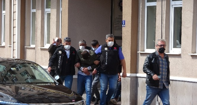 Yedieemin otoparkından araç ve motosiklet çalan 5 şüpheli yakalandı