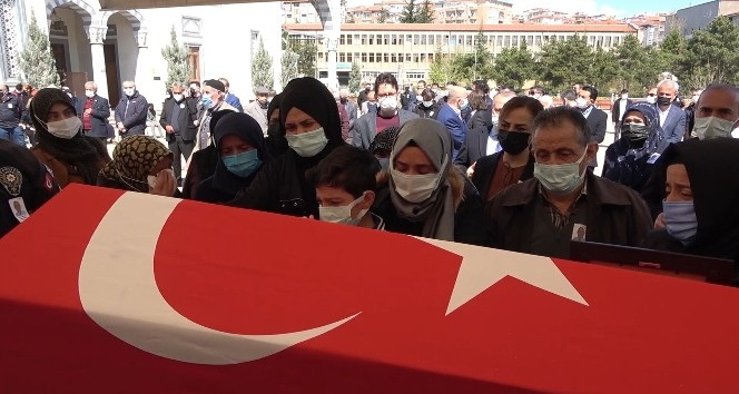 Trafik kazasında hayatını kaybeden polis memuru son yolculuğuna uğurlandı