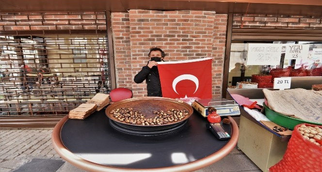 Altınordu Belediyesi, 23 Nisan öncesi Türk Bayrağı dağıttı
