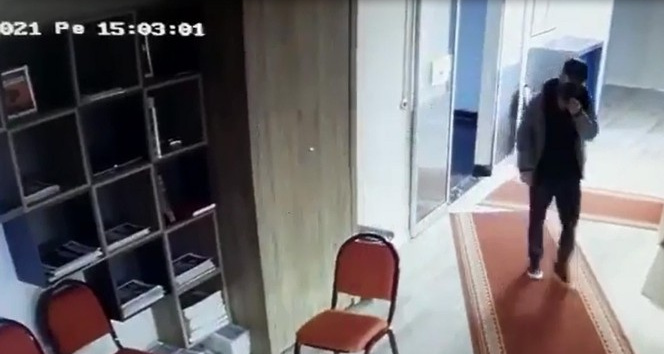 CHP İl Binasında sekreterin cüzdanını çalan zanlı güvenlik kamerasına yakalandı