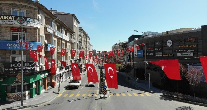 Nevşehir’de caddeler Türk bayraklarıyla donatıldı