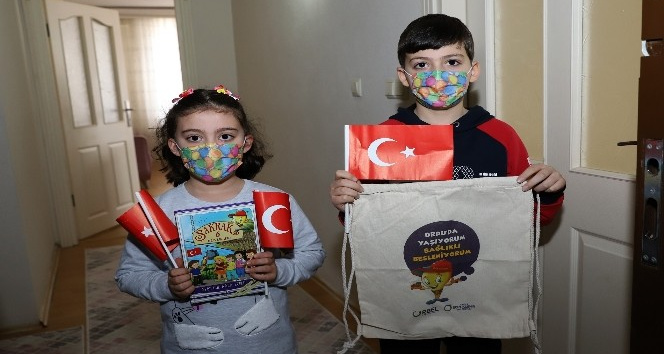Büyükşehir Belediyesi, 23 Nisan sevincini evlere taşıdı