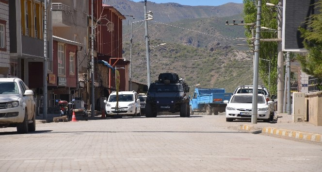 Şırnak’ta 23 Nisan zırhlı araçlardan çalınan şarkılarla kutlandı