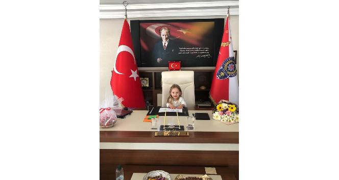 Çocuk emniyet müdüründen ‘yoldaki çocuklara bayrak verilsin’ talimatı