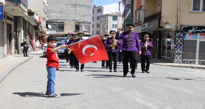 Ordu’da şehir bandosu çocukların yüzünü güldürdü