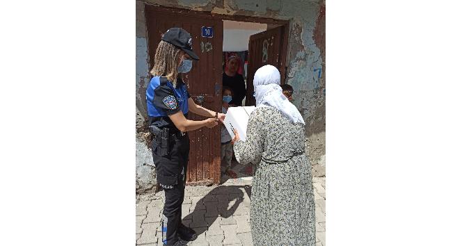Cizre polisinden ihtiyaç sahibi ailelere gıda yardımı
