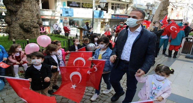 Çocuklarla tekne orucu ve 23 Nisan etkinliği bir arada