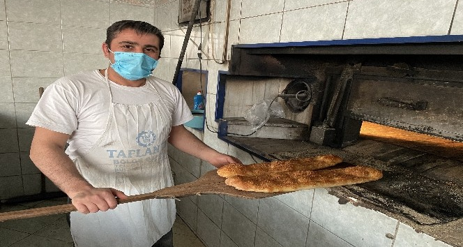 Fırın ustaları yaklaşık 200 derecelik fırın karşısında oruç tutuyorlar