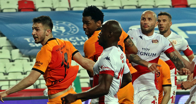 Ryan Donk, Galatasaray’la 150. maçına çıktı