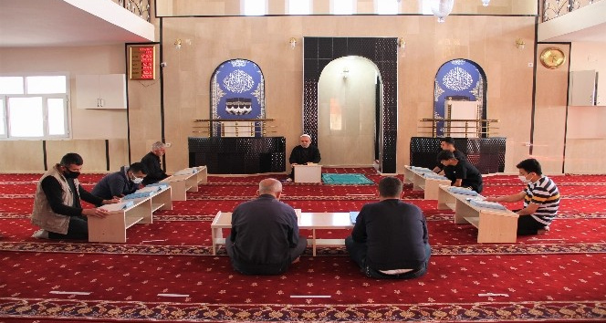 14 asırlık mukabele sünneti camilerde yaşatılıyor