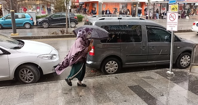 Kırşehir’de ’kırk ikindi’ yağışları on dakikada hayatı felç etti