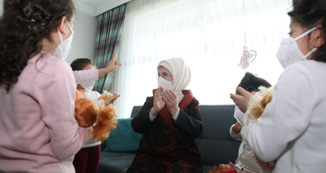 Emine Erdoğan’dan Sevgi Evleri&#039;nde yaşayan çocuklara ziyaret