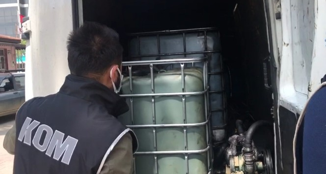 İzmir’de 3 tona yakın kaçak akaryakıt ele geçirildi
