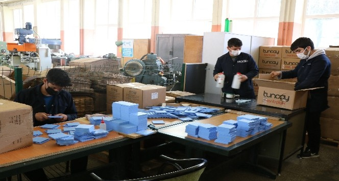 Okul, pandemi sürecinde fabrika gibi çalışıyor