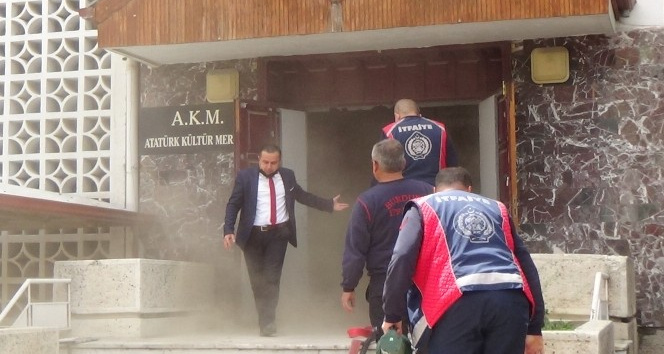 Burdur’da eski belediye binasında korkutan yangın