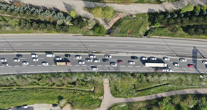 TEM Otoyolunda kısıtlama öncesi trafik yoğunluğu