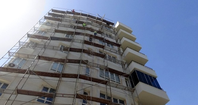 Cumhuriyet caddesinde dış cephe giydirme çalışmaları