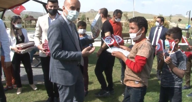 Mardin’de, Barış Pınarı harekat bölgesindeki çocuklar için 23 Nisan programı düzenlendi