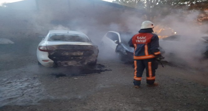 Elazığ’da park halindeki 3 araç yandı