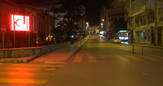 Sinop’ta tam kapanmayla sokaklar boşaldı