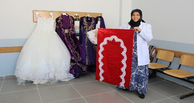 Eski gelinlik ve perdeleri topladı, ‘şahane dönüşüme’ imza attı