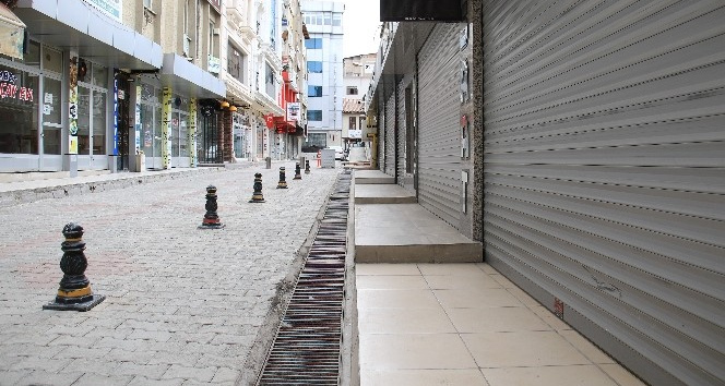 Elazığ’da  cadde ve sokaklarda kısıtlama sessizliği