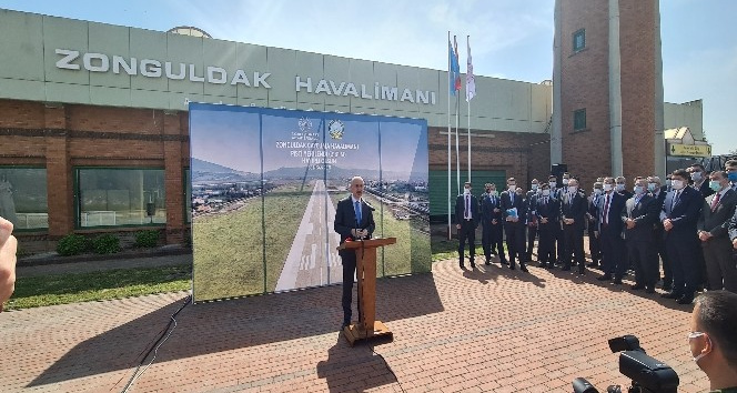 Bakan Karaismailoğlu, Zonguldak Havalimanı’nda 2 bin 131 metreye uzatılan pistin açılışını yaptı