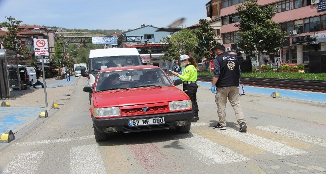 Devrek’te “tam kapanma”nın ardından cadde ve sokaklar boşaldı