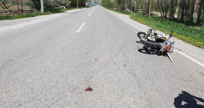 Şuhut’ta otomobil ile motosiklet çarpıştı: 1 yaralı