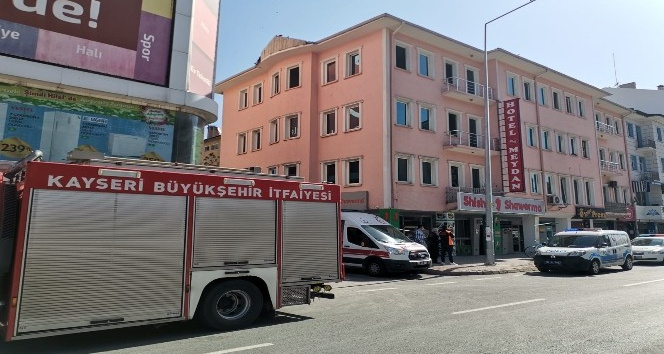 Kayseri’de 1.5 saatlik intihar girişimi polisin uzun uğraşları sonucunda son buldu